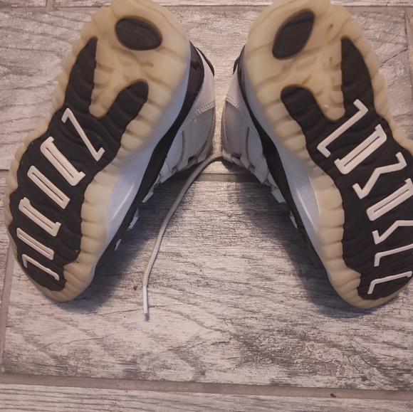 Air Jordan Gratitude Youth Size 12 Leather White/Metallic Gold/Black - Picture 4 of 4